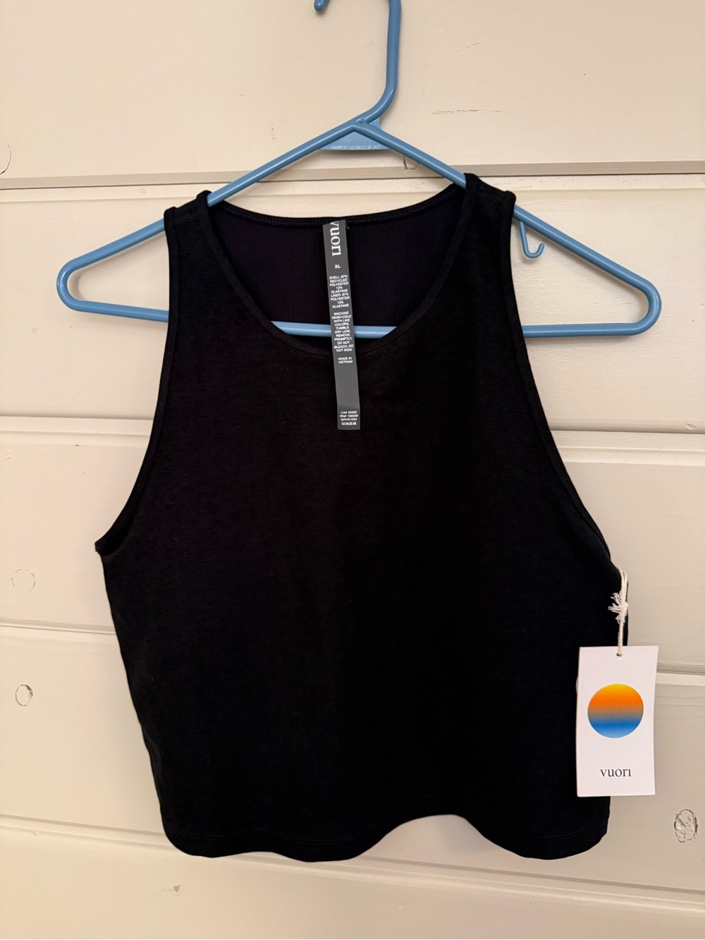Vuori Black Cropped Tank